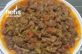 Orta boy bir tencereyi ocak üzerine alıp, iyice ısıtın. Coban Kavurma Tarifi Nefis Yemek Tarifleri 7515628