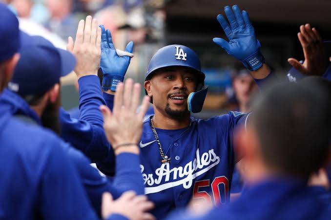 Dodgers' Dave Roberts explains questionable pitching decisions in ninth inning of NLDS vs. Phillies - Yahoo Sports