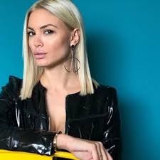 Η πανέμορφη παίκτρια του «my style rocks» εντυπωσίασε όλους όσους την είδαν στο club 22 και τράβηξε πάνω της όλα τα βλέμματα και τα φλας των έτσι η αλεξάνδρα παναγιώταρου, με ένα πολύ όμορφο φουστάνι και ελαφρύ μακιγιάζ έκανε όλους τους θαμώνες του νυχτερινού κέντρου να. H Ale3andra Panagiwtaroy Sto Polyteles Single Spiti Ths Sthn Akropolh Celebrities Eidhseis Yupiii Gr