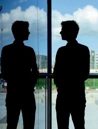 Jan Slagter De omroepbaas van MAX wil niet stoppen met roken (en werken) 10  publieke omroep Nul woorden over de makers in visie