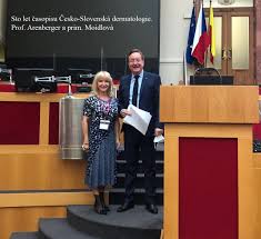 Petr arenberger odpověděl na nejčastější otázky spojené s lupénkou. Laserplastic Photos Facebook