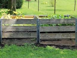 Wer einen garten hat, sollte darüber nachdenken, einen komposthaufen anzulegen. Kompost Bauen Bauanleitung Mit Tipps Zu Standort Und Co