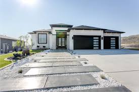 Cultured Stone Pro Fit Modera Ledgestone Vellum Pro Fit Modera Ledgestone Is A Contempora White Exterior Houses Stucco House Colors White Stucco House