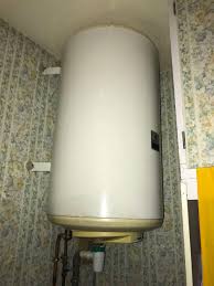 Pour ce tuto, les arrivées d'eau, le circuit d'évacuation et l'alimentation électrique sont prêts à être raccordés. Installation Chauffe Eau Electrique Le Perreux Sur Marne 01 85 15 52 63