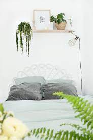 decoration de chambre de mademoiselle claudine tete de lit vintage en rotin etagere decoration dessus de lit decoration chambre idees deco chambre cocooning