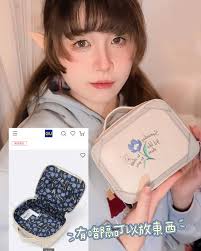 有冇人仲未知道GU同芙莉蓮合作‼️🤩 而家門店同網店都有得賣🔥 細節真係滿分🥹🥹 快啲黎帶哂佢哋返屋企啦🫶🏻  ⚜️聯乘系列商品數量有限，先到先得，售完即止。 #葬送のフリーレン#