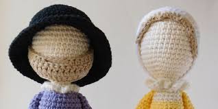 Geek, knitter, researcher, writer, crafter, it all merges into a good time. Amigurumi Geek And Yarn