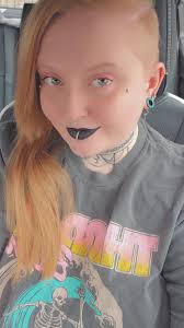 Drying in the sun after her shower after digging up all the flowers 😎