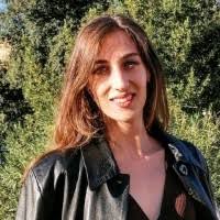 1300+ profilů „Deramo“