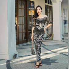 Ready kebaya tile import jodha ready 6 warna cantik harga rp.300.000 pengiriman bisa dilakukan via jnt,jne dan pos terimakasih sista. Suit Graduation Kebaya Tile Stick Model Silver Tiara K