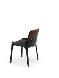 De Door Studio Klass Ontworpen Fiam Design Stoel Is Voorzien Van Een Leren Bekleding De Poten Van De Stoel Zi In 2020 Armchair Furniture Furniture Dining Chairs Chair