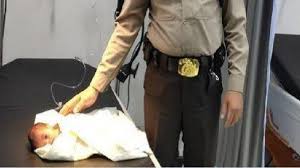Seorang pembantu kedai makan berdepan hukuman mati mandatori, atas tuduhan membunuh dan membuang bayi yang dilahirkan teman wanitanya hujung bulan lalu. Hamil Saat Suami Kerja Jadi Tki Wanita Ini Buang Bayi Hasil Hubungan Terlarang Dengan Pria Lain Halaman 2 Tribun Batam