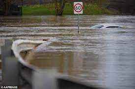 Traralgon creek rising and inundating george street, traralgon. Tezytdrw1kvlbm
