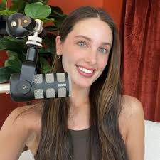 Caroline Mathis (@marriedtomathis)