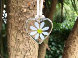 Последние твиты от devon glass creations (@creationsdevon). Fused Glass Daisy Green Pendant
