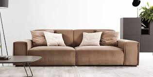 Modernes design und faszination sind harmonisch mit den höchsten komfort in ein einzigartiges erlebnis für alle, die entspannung in. Italienisches Wohnzimmer Die Typisch Italienische Couch Uwewinkel De