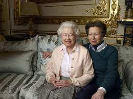 Oggi la regina elisabetta ii compie 90 anni. La Regina Elisabetta Fotografata Da Annie Leibovitz Il Post Principessa Anne Royal Family La Regina
