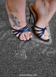 15 razones para amar los diseños de uñas acrílicas Las Mejores Imagenes De Unas Acrilicas Para Pies Del 2019 Unas Largas Pies Imagenes De Unas Acrilicas Zapatillas Con Medias