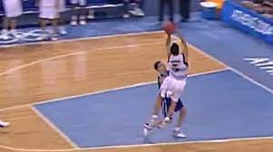 El campeonato fiba américas de 2001, medalla de plata en el campeonato mundial de 2002, medalla de oro en los juegos olímpicos de atenas 2004, medalla de oro en el fiba diamond ball 2008, medalla de bronce en los juegos olímpicos de pekín 2008 y el. Una Jugada Inolvidable La Palomita De Ginobili En Atenas 2004 Marca Claro Argentina