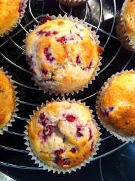 Zweitens besitzt saure sahne wenig kohlenhydrate. Kokos Himbeer Muffins Ohne Ei 200g Mehl 1el Backpulver 100g Kokosflocken 150g Zucker Zusammen Mischen 100g Saure Sahne 50g Quark 150ml Food Desserts Breakfast