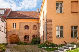 The trail is primarily used for hiking and walking. Gotisches Haus Spandaus Und Berlins Altestes Burgerhaus Online Reisefuhrer Fur Spandau
