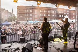 Wanner mondnächte 2018 freitag / feuerwerk. Wanner Mondnachte Bieten Drei Tage Lang Ein Rockiges Programm Laute Gitarren Spielen Bekannte Songs Herne