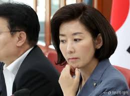 강승화 아나운서 (사진=kbs 2tv '굿모닝 대한민국 라이브' 방송 캡처)이데일리 박지혜 기자 방송 중 한 부부의 임신 사연에 대한 부적절한 언행으로 논란에 휩싸인 강승화 kbs 아나운서가 생방송 도중 직접. ë‚˜ê²½ì› ì €ê²© ì‹¤ê²€ 2íƒ„ ë‚˜ê²½ì›ì‚¬í•™ë¹„ë¦¬ì˜í˜¹ ë¨¸ë‹ˆíˆ¬ë°ì´