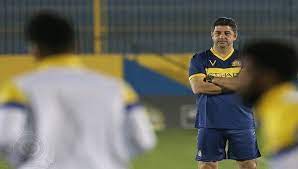 روي فيتوريا يقود المران الأول مع نادي النصر صور سعودي 360 قاد المدرب البرتغالي روي فيتوريا المدير الفني لنادي النصر السعودي أو soccer field soccer sports