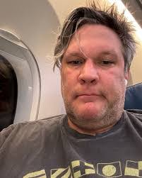 Erik Jansen's Instagram, Twitter & Facebook