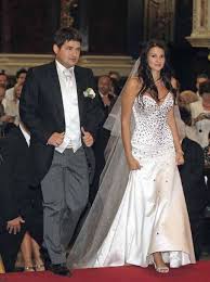 Amikor eszter megpróbálta felvágni, nem sikerült. Who Is Peter Hajdu Dating Peter Hajdu Girlfriend Wife