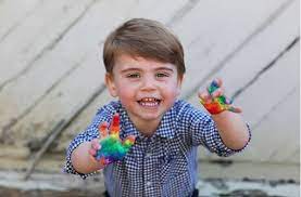 Jetzt feiern die beiden ihre rosenhochzeit. Prinz George Immer Ahnlicher Nesthakchen Prinz Louis Wird Zwei Jahre Alt Panorama Stuttgarter Zeitung