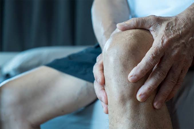 Como aliviar dolor de rodilla en personas mayores