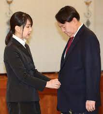 이렇게 미모는 탁월했으나 이 집안의 심각한 문제는 자녀 생산의 문제가 쉽게 해결되지 않았다는 그런데 이 야곱이 77세에 집을 나갔습니다. ìœ¤ì„ì—´ ë¶€ì¸ê¹€ê±´í¬ ìžë…€