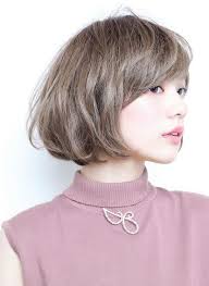 ショート 大人 ヘアスタイル ボブ 前下がり レイヤー 簡単 ツヤ スタイリング ナチュラル ボーイッシュ おすすめ シルエット line ポイント 違い 違う ワンカール 後頭部 大人かわいい 違い 好み 心配 動きのスタイル画像です 日々 ボブ ヘア