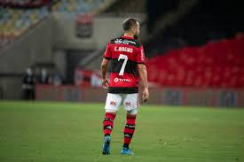 Foi eleito o melhor jogador do campeonato brasileiro, vencendo o prêmio craque do brasileirão, por dois anos consecutivos, 2013 e 2014. Everton Ribeiro Exalta Marca Pelo Flamengo Na Libertadores Gazeta Esportiva