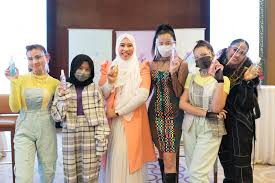 Her birthday, what she did before fame, her family life, fun trivia facts, popularity rankings, and more. Saya Tersinggung Mia Sara Disuruh Buka Tudung Kalau Nak Berlakon Gempak