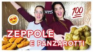 Camminando nei pressi delle pizzerie, alle ore più svariate del giorno, si può sentire il profumo di queste due prelibatezze che fanno tra le maggiori componenti del cibo da strada, street food per qualcuno, della. Zeppole E Panzarotti Napoletani Youtube