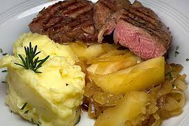 Bretonisch Geniessen Kalbssteak Mit Apfel Zwiebel Gemuse Rezept Rezepte Mit Bildern Fur Die Anspruchsvolle Hobbykuche Rezepte Fleisch Gerichte Hauptspeise