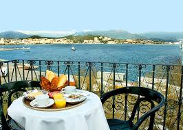 Les céréales cultivées sur la ferme permettent ainsi de nourrir nos animaux. Hotel Bar Et Restaurant Hotel Le Dauphin A Ajaccio