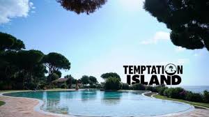 Sta per avere inizio temptation island, uno dei reality più seguiti dell'estate, condotto sempre da filippo bisciglia e con sei coppie che sfidano il loro amore. Temptation Island 2021 Quando Inizia Scelta Del Conduttore E Stop Ai Vip
