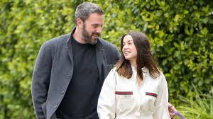Legfrissebb híreink szente vajk témában. Fiatalodik Uj Parja Mellett Ben Affleck Habostorta Hu