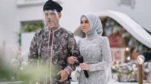Check spelling or type a new query. Tangis Lesti Kejora Pecah Bersimpuh Di Kaki Ayah Sambil Minta Maaf