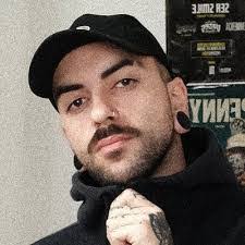 Dennys Andrade's Instagram, Twitter & Facebook