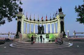 At Night Floodlights Illuminate Statues All Up And Down The Malecon In Guayaquil Ecuador Guayaquil Ecuador Ecuador Travel