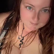 Leanna Wilkinson's Instagram, Twitter & Facebook