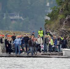 In gedenken an die opfer veranstalten wir gemeinsam mit den @jusoserlangen um 17:30 uhr eine kundgebung auf dem rathausplatz in #erlangen. Nach Dem Massaker Familien Der Opfer Betreten Zum Ersten Mal Utoya Welt