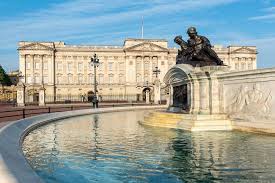 صباح الخير من بي بي سي عربي هنا لندن بالصور بريطانيا لندن Photo Getty Images Buckingham Palace Royal Palace Buckingham