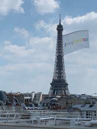 Un étrange drapeau est en ce moment hissé en haut de la tour eiffel, à paris. Conflits France On Twitter Flash I Des Tests Ont Lieu Actuellement Sur La Tour Eiffel Ou Un Drapeau A Ete Installe La Ville De Paris N A Pas Precise Les Raisons De