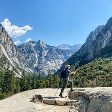 Mountain lodge in kings canyon national park with restaurant and bar/lounge. Standing Up To A Bear In Kings Canyon Outside Online