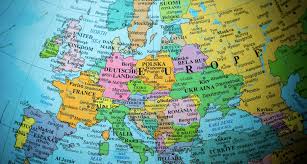 Länder in europa karte von europa: Dieser Kunstler Zeigt An Welche Dinge Ihn Die Karten Europaischer Lander Erinnern